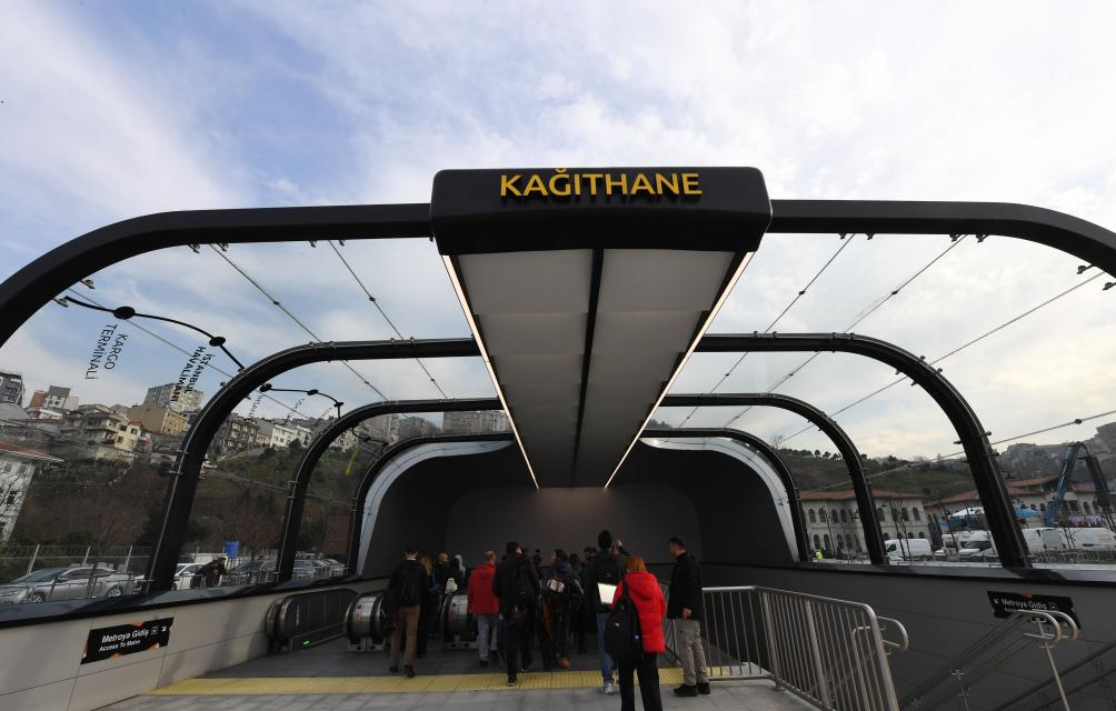 У Стамбулі ввели в експлуатацію потяги метро китайського виробництва