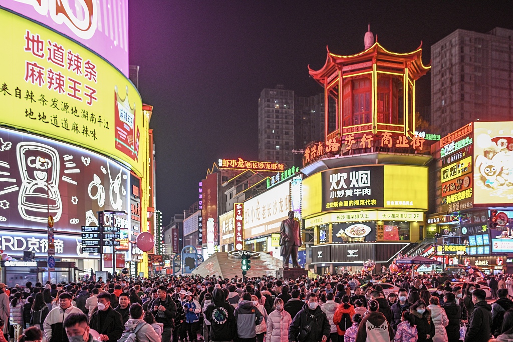 На внутрішньому туристичному ринку Китаю панує пожвавлення під час канікул з нагоди свята Весни