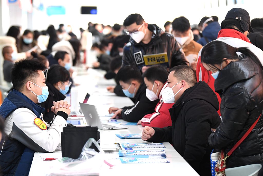 Ярмарки вакансій у Китаї після канікул з нагоди свята Весни