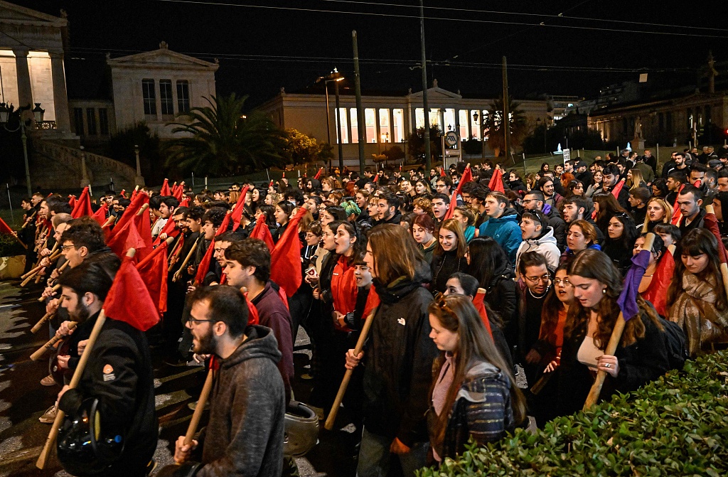 Греки провели демонстрацію в Афінах на знак протесту проти візиту держсекретаря США до Греції