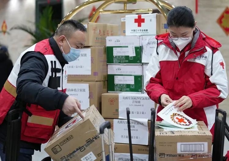 Суспільство Червоного Хреста Китаю направило рятувальників і першу партію гуманітарної допомоги до зони землетрусу в Сирії