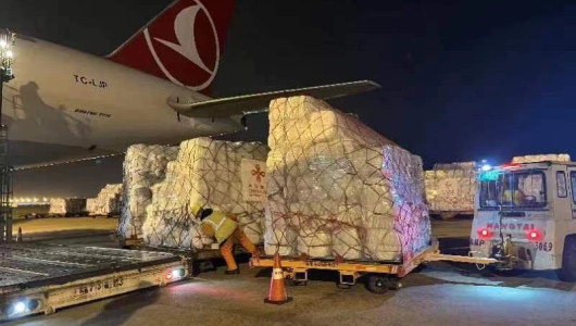 Китай відправив першу партію допомоги до Туреччини