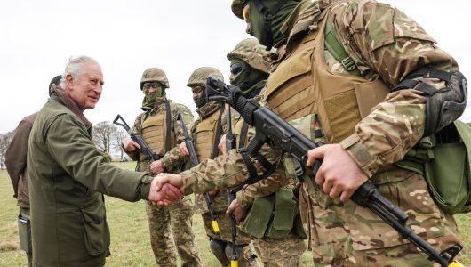Король Чарльз ІІІ зустрівся з українськими бійцями, які проходять навчання у Великій Британії