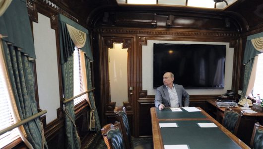Для путіна збудували секретну мережу залізниць. З часу активної війни він пересувається бронепотягами — ЗМІ