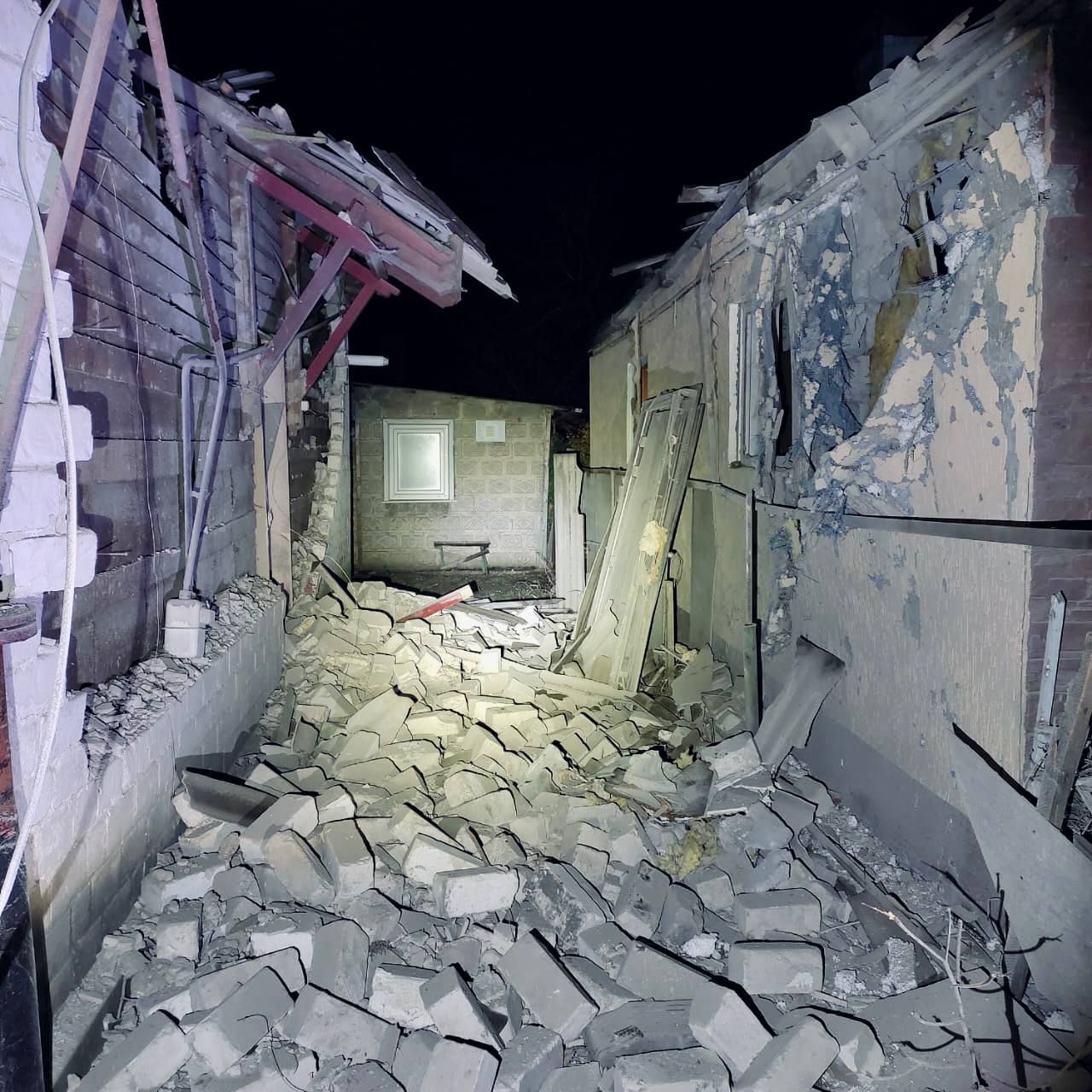 Артобстріл Нікополя та удар по Мирнограду: ситуація в регіонах зранку 27 лютого