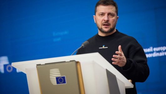 ЗМІ: Зеленський під час зустрічі з лідерами ЄС роздав їм списки озброєння, якого потребує Україна