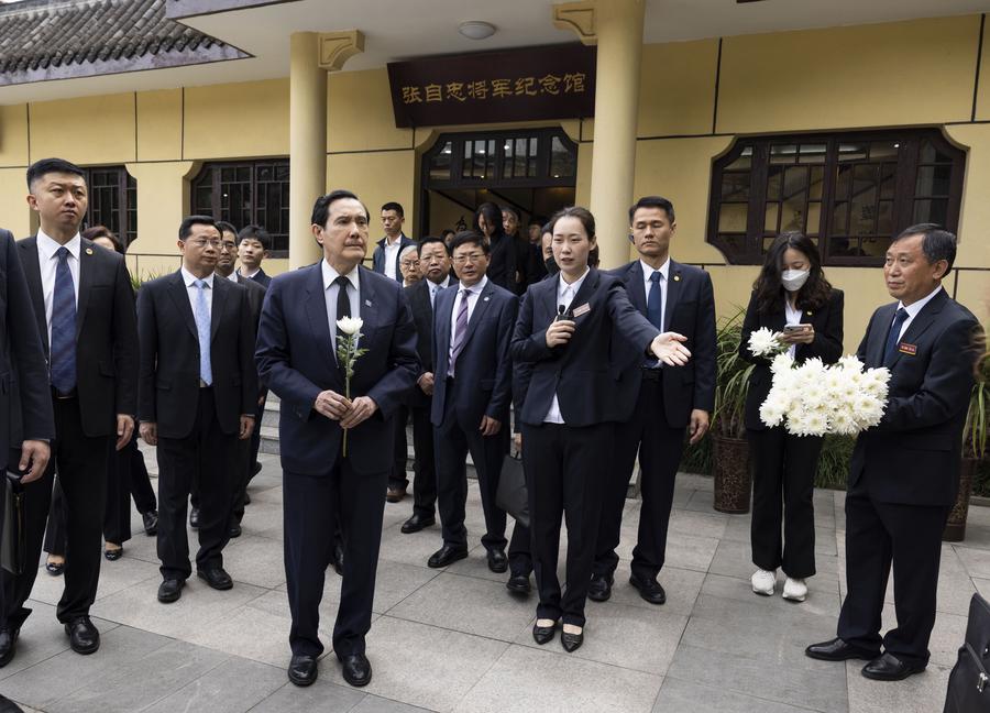 Ма Їнцзю вшанував пам’ять полеглих героїв війни опору китайського народу японським загарбникам