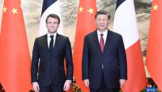 Сі Цзіньпін провів переговори з президентом Франції Е. Макроном з питань двосторонньої співпраці, розвитку відносин Китай-ЄС і кризи в Україні
