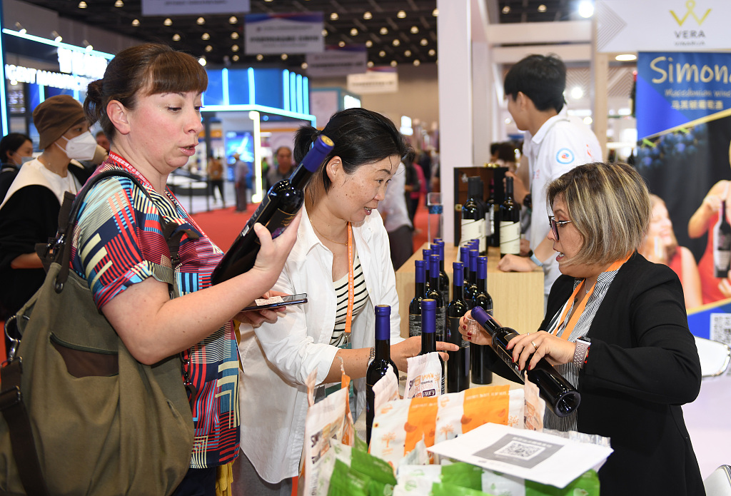 На 3-му ЕКСПО Китай – країни ЦСЄ укладено попередні угоди на закупівлю товарів на суму понад 10 млрд юанів