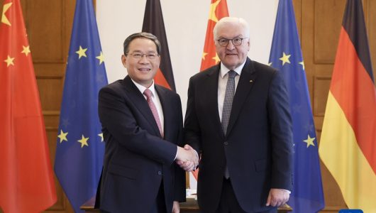 Прем’єр Держради КНР заявив про готовність спільними зусиллями з Німеччиною підтримувати глобальну стабільність