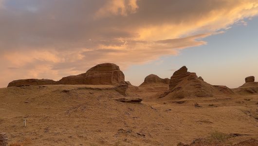 “Подорож Сінцзяном: До “міста демонів” — для пошуку “чарівних” природних ландшафтів”