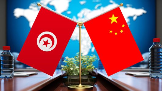 Лі Цян направив вітальне послання новому прем’єр-міністру Тунісу А. Хасані