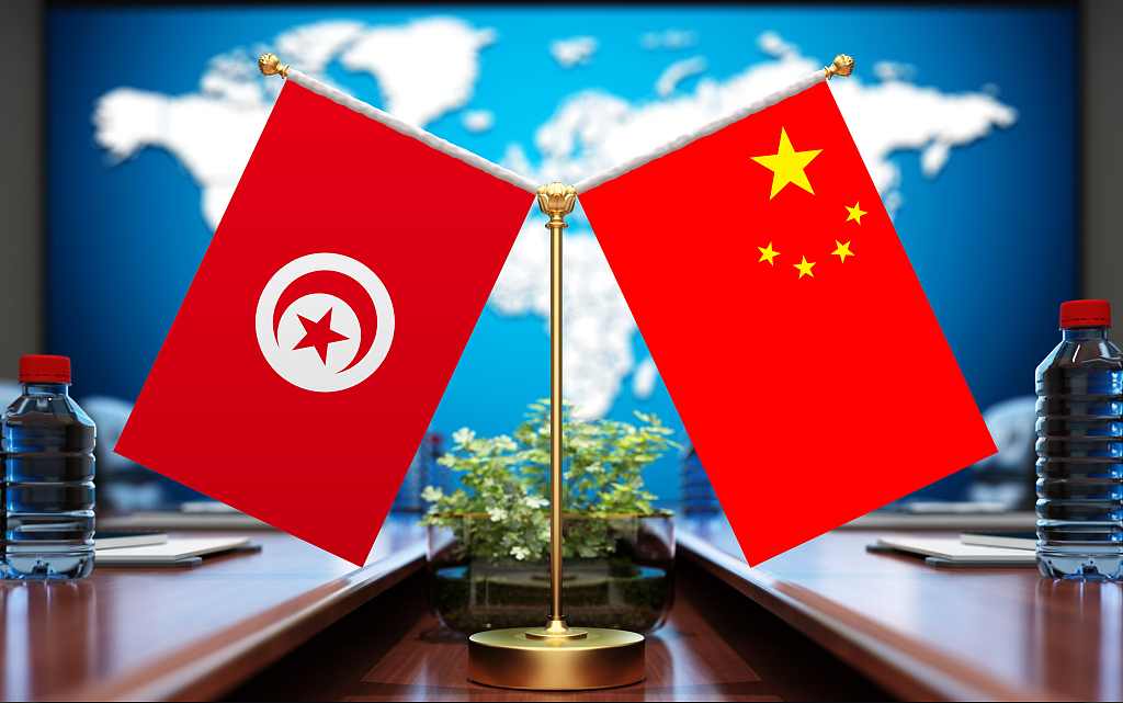 Лі Цян направив вітальне послання новому прем’єр-міністру Тунісу А. Хасані