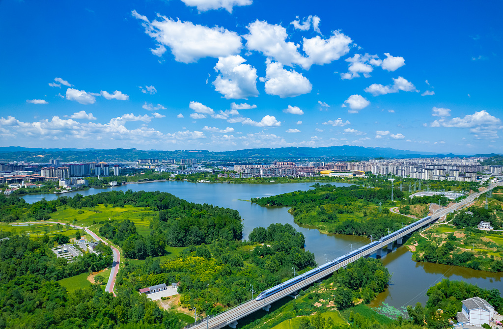 Сі Цзіньпін дав інструкції з нагоди першого Національного дня екології Китаю