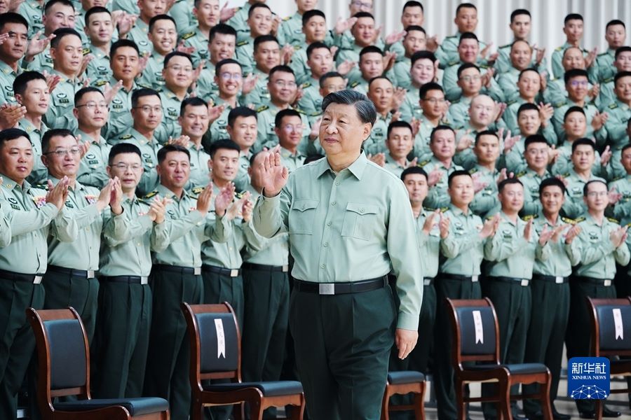Сі Цзіньпін закликав всебічно підвищити боєздатність військ під час інспекції 78-ї армійської групи