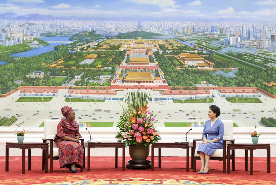 Пен Ліюань провела зустріч із першою леді Замбії