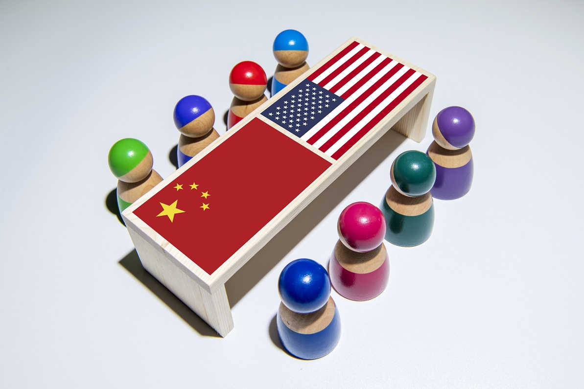 Громадська думка в багатьох європейських країнах звертає увагу на майбутню зустріч глав Китаю та США