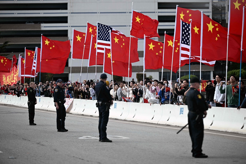 Ван Ї прокоментував зустріч Сі Цзіньпіна з Джозефом Байденом та участь голови КНР у 30-й неформальній зустрічі керівників АТЕС
