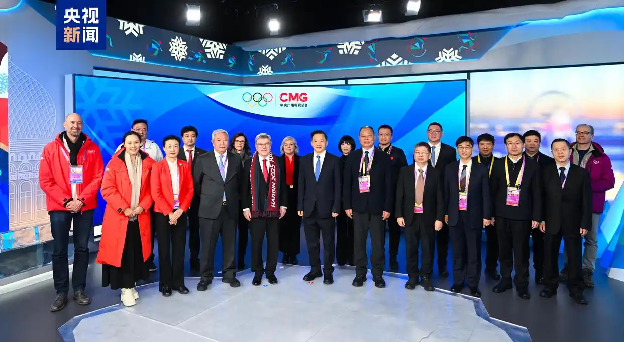 Президент МОК Бах вручив ліцензію на виробництво міжнародній команді з виробництва суспільного сигналу для зимових Олімпійських ігор 2026 року в Мілані