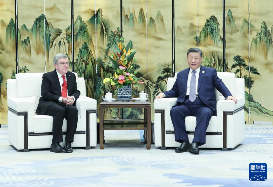 Сі Цзіньпін зустрівся з президентом Міжнародного олімпійського комітету Томасом Бахом