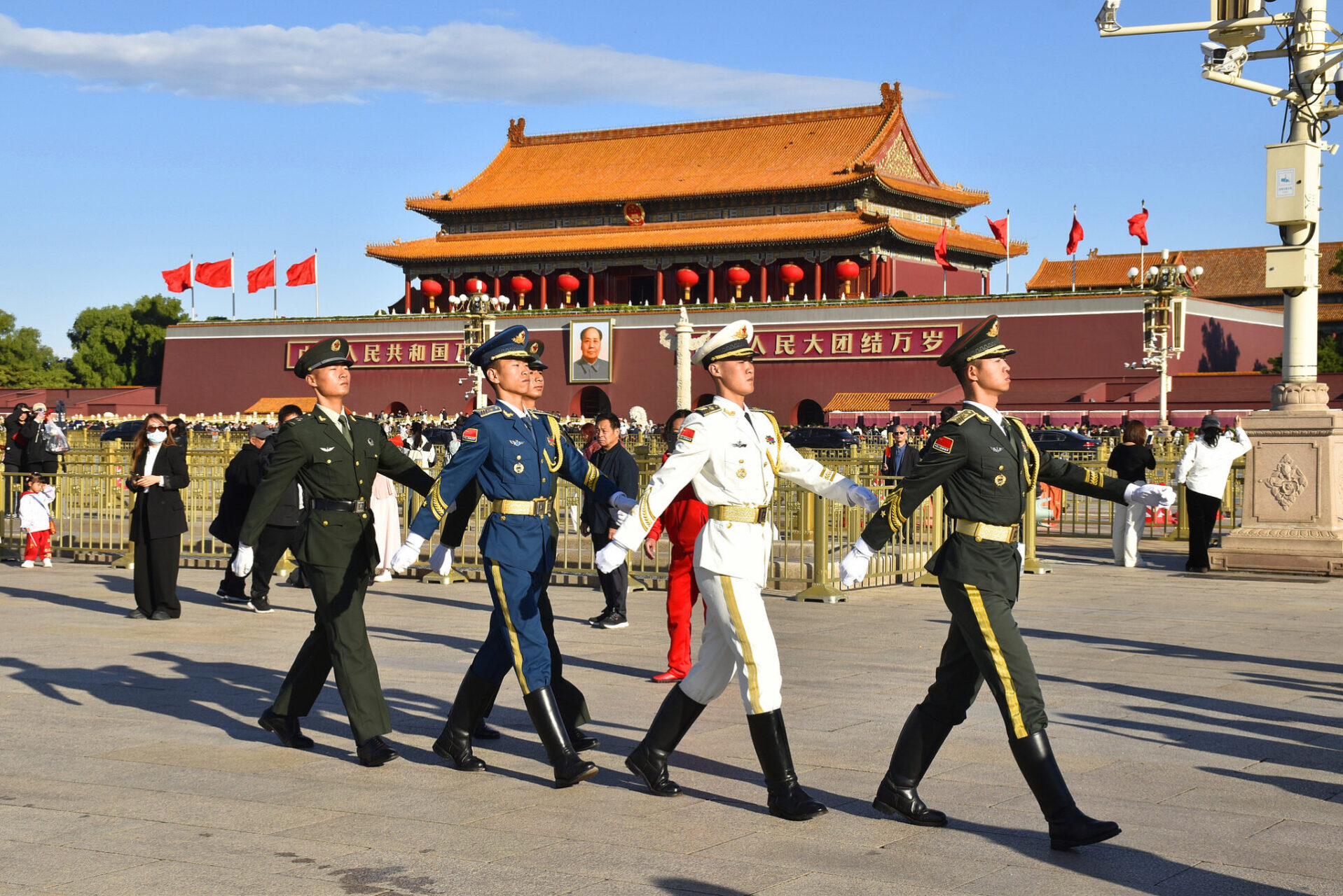 Сі Цзіньпін підписав розпорядження про публікацію переглянутих загальновійськових статутів НВАК