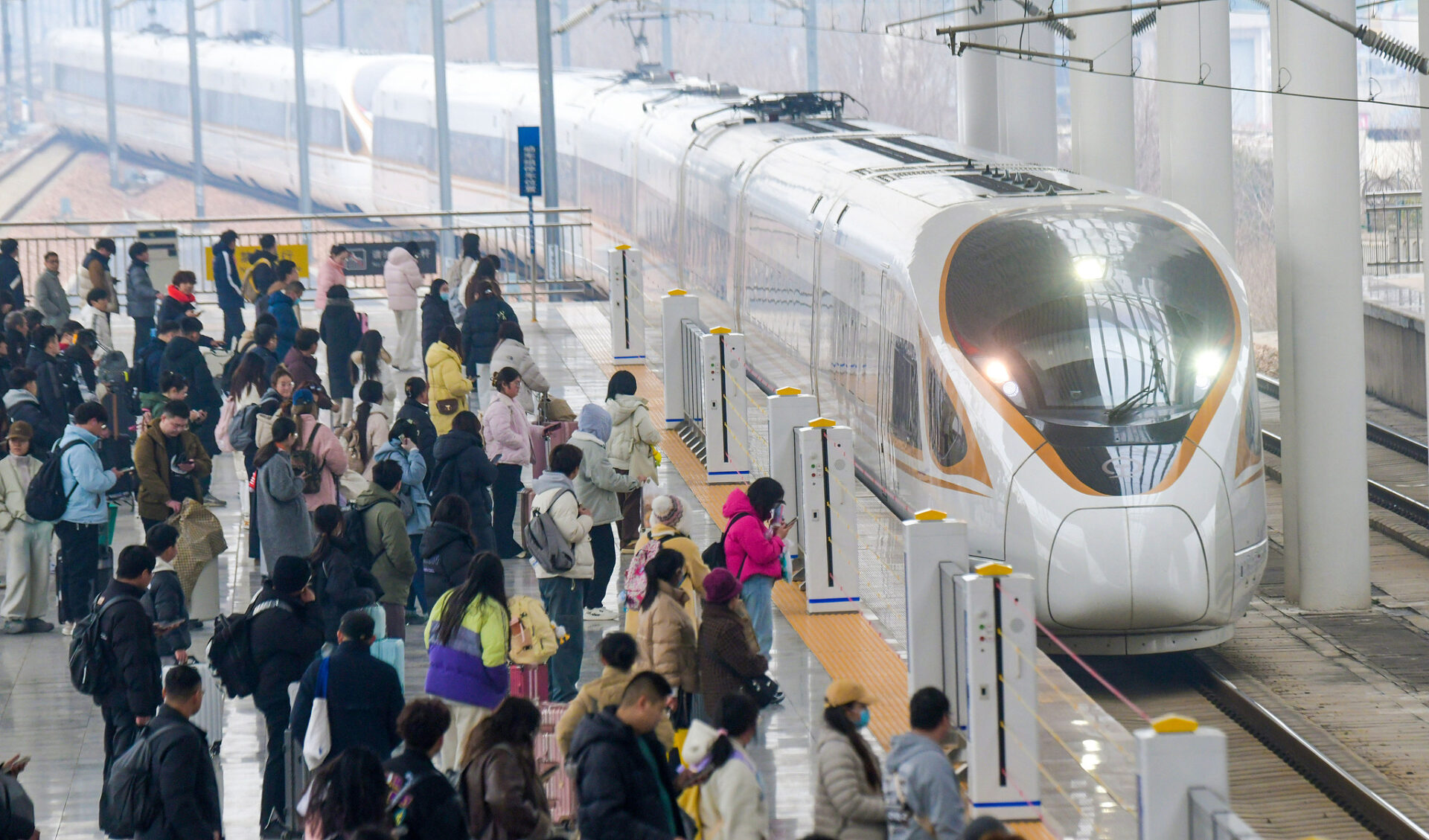У Китаї було здійснено понад 9 млрд міжрегіональних пасажирських поїздок під час періоду чуньюнь