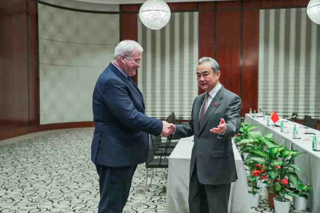 Міністр закордонних справ Китаю Ван Ї зустрівся з міністром закордонних справ України Андрієм Сибігою