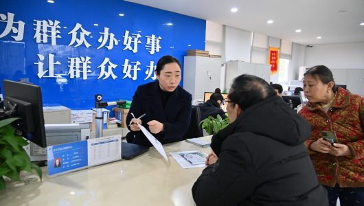 Лі Цян: Китай має намір нарощувати зусилля щодо забезпечення та покращення добробуту населення