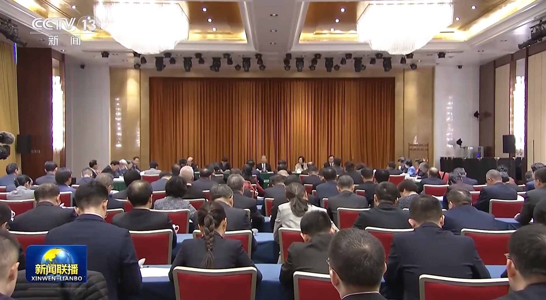 Чжао Лецзі взяв участь у груповому обговоренні з членами ВК НПКРК з партії «Чжиґундан», Всекитайської федерації китайських емігрантів, які повернулися, і сектора дружби із закордоном