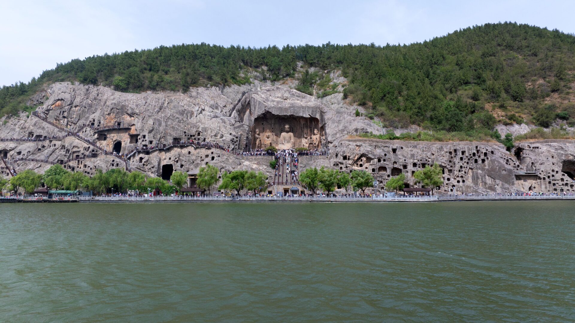 Сі Цзіньпін відвідав печери Лунмень у місті Лоян у Центральному Китаї