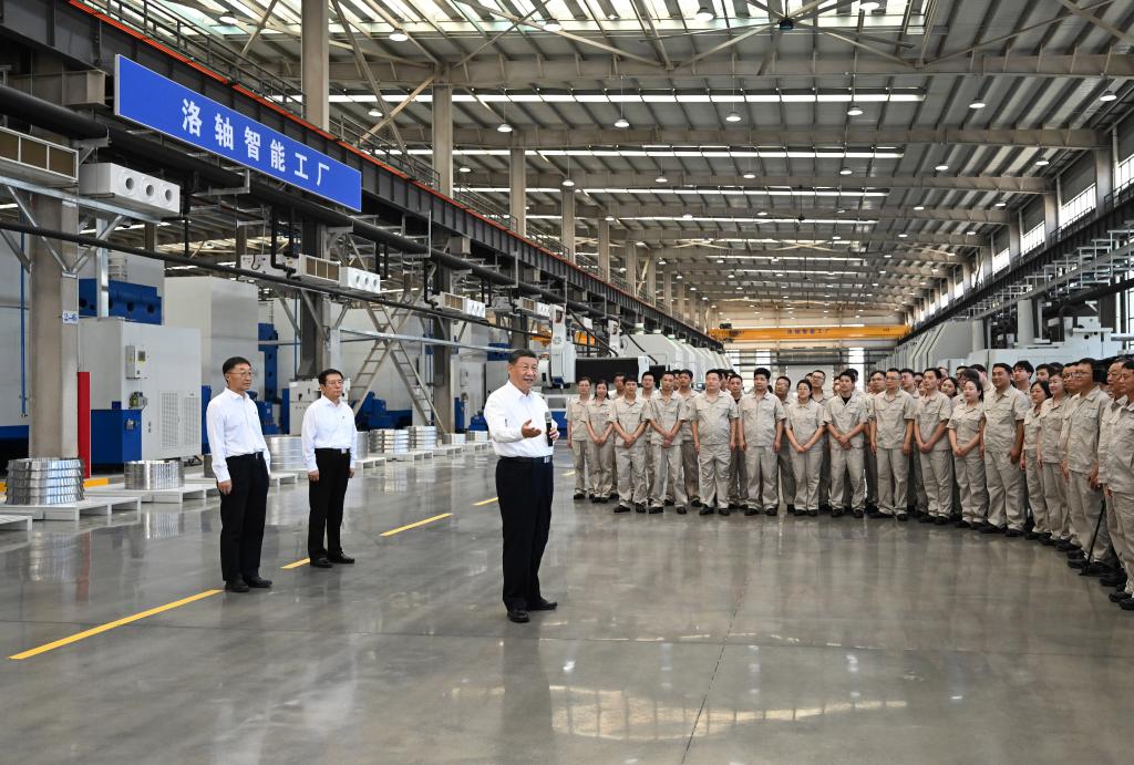 Сі Цзіньпін закликав до зміцнення обробної промисловості для просування модернізації в китайському стилі