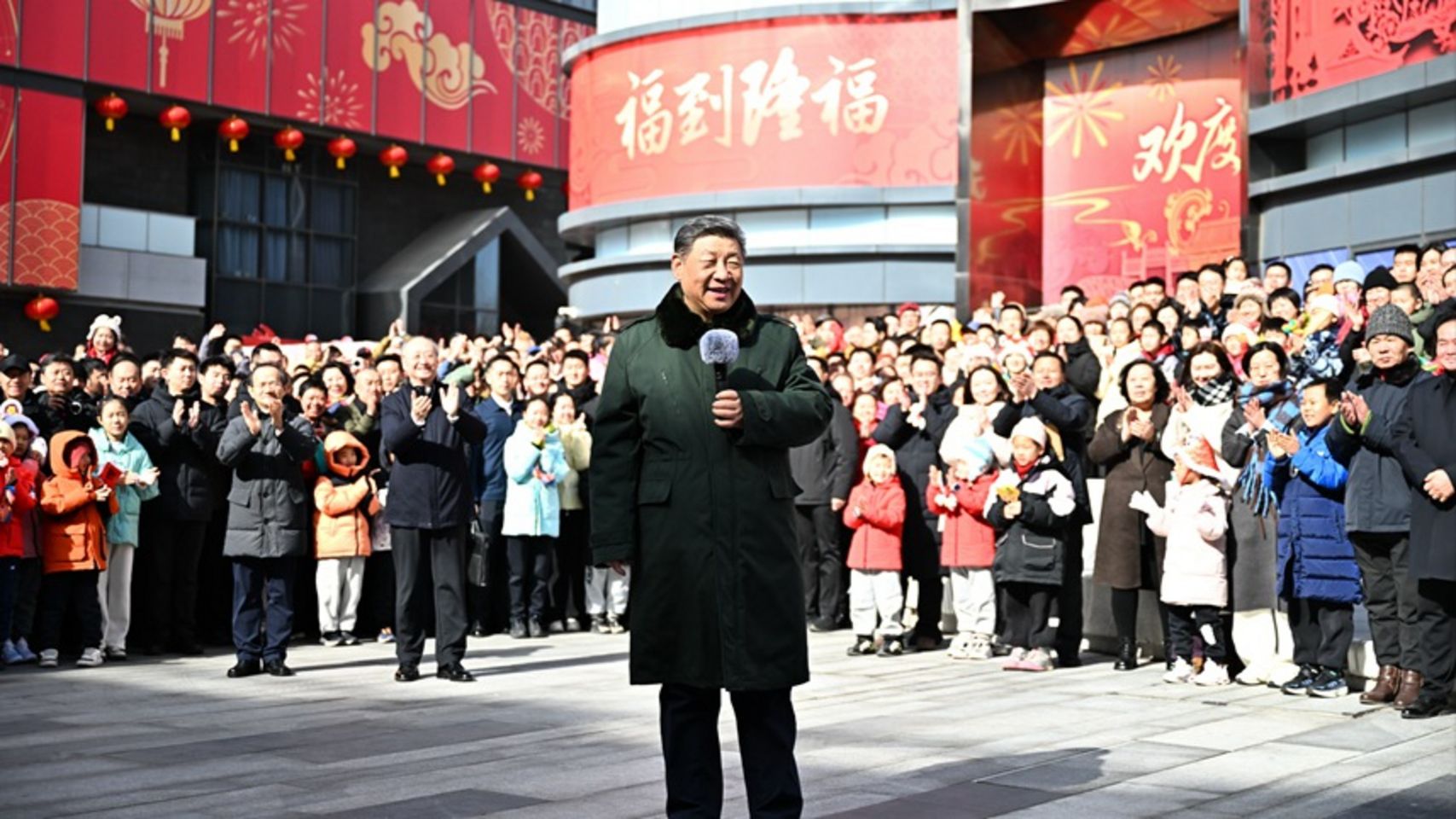 Сі Цзіньпін відвідав жителів Пекіна напередодні Свята Весни і привітав усіх китайців