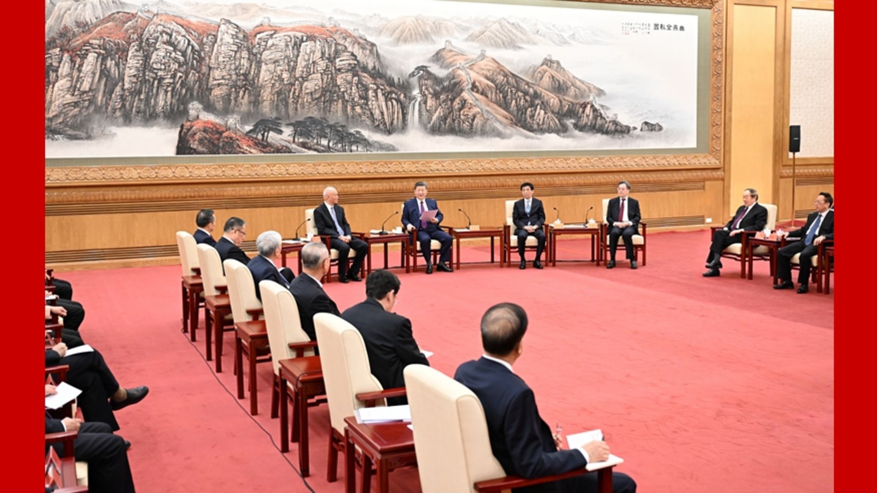 Сі Цзіньпін зустрівся з діячами, які не є членами КПК, напередодні Свята Весни