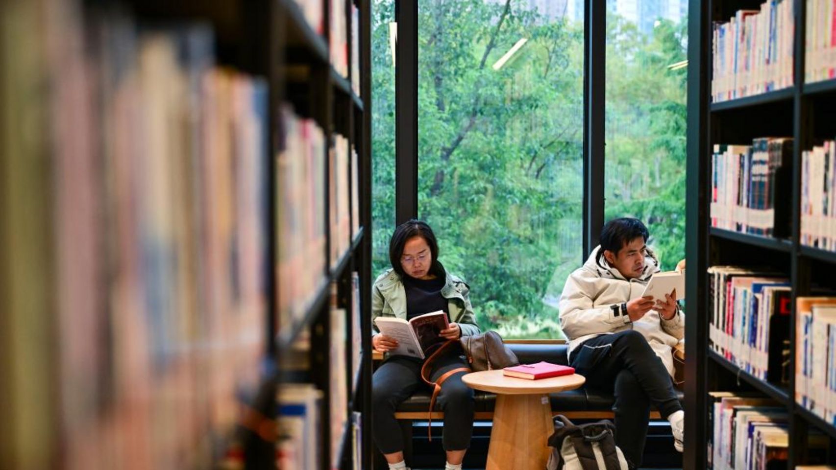 У Китаї зростає частка читаючого населення на тлі буму цифрового читання — опитування