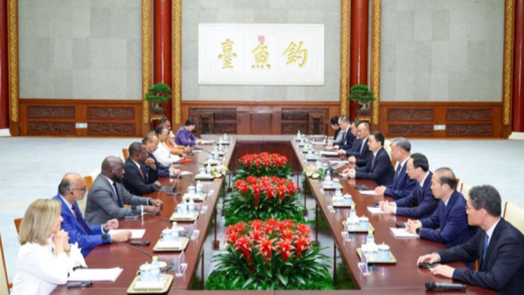 Китай готовий разом з усіма сторонами будувати глобальне співтовариство спільного розвитку &mdash; заступник голови КНР