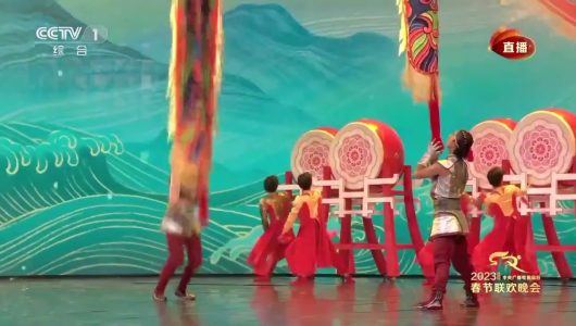 Акробатика на флагштоках : Дракон, що летить над Китаєм