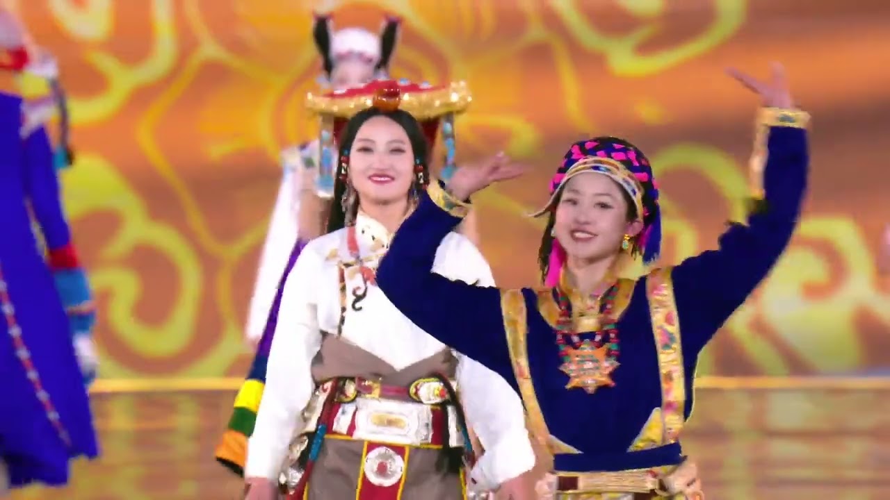Гала-концерт до Свята Ліхтарів CMG 2025: Феєричний показ тибетської моди