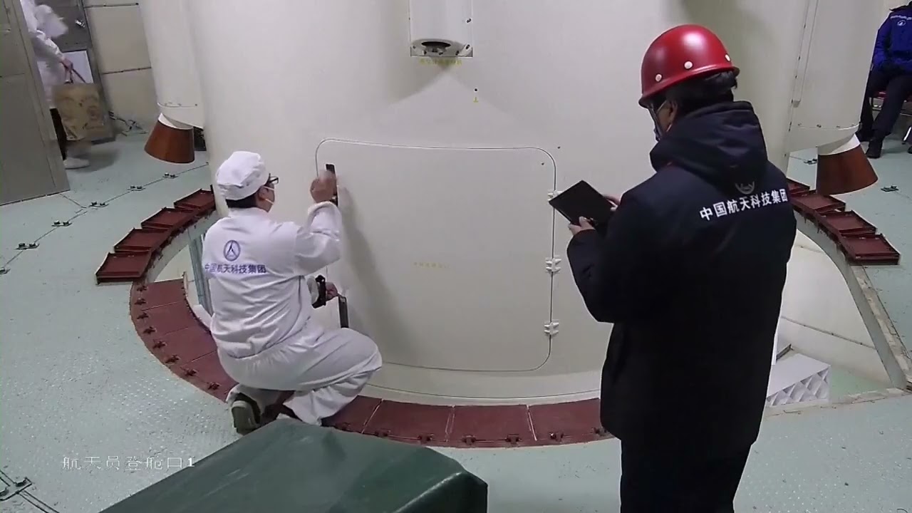 Китай оголосив про успішний запуск і вихід на задану орбіту пілотованого космічного корабля “Шеньчжоу-15”