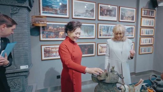 Пен Ліюань і Бріжит Макрон відвідали Пекінський народний художній театр