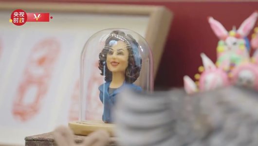 Пен Ліюань взяла участь у церемонії вручення Премії ЮНЕСКО за досягнення у галузі освіти дівчаток та жінок