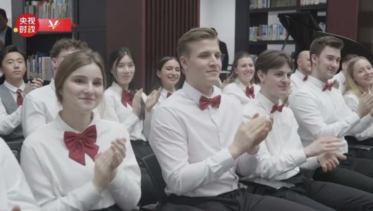 Пен Ліюань зустрілася в Пекіні з німецькими школярами та педагогами