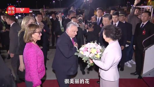 Прем’єр-міністр Угорщини В. Орбан привітав Сі Цзіньпіна і його дружину