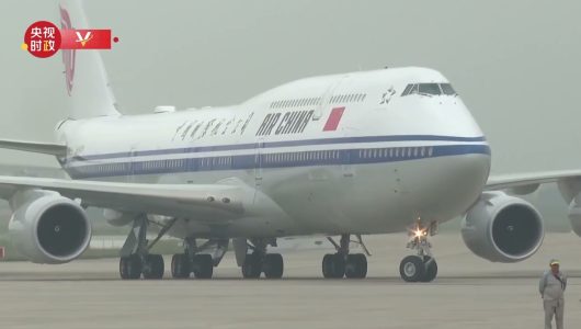 Сі Цзіньпін прибув до Ханоя, щоб розпочати державний візит до Соціалістичної Республіки В’єтнам