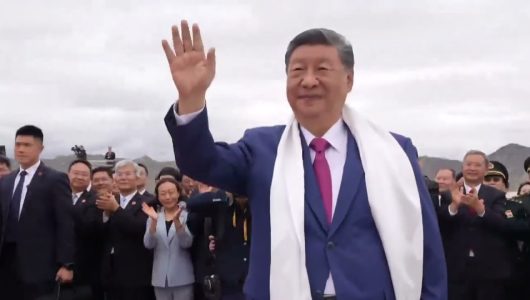 Сі Цзіньпін прибув до Лхаси на святкування 60-річчя заснування Сіцзанського автономного району