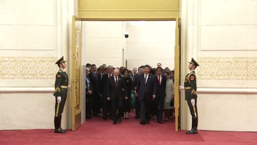 Сі Цзіньпін влаштував банкет на честь почесних гостей, які прибули на Форум у рамках “поясу та шляху”