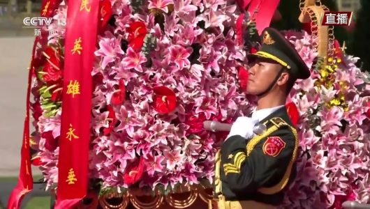 Сі Цзіньпін вшанував пам’ять народних героїв на площі Тяньаньмень у Пекіні