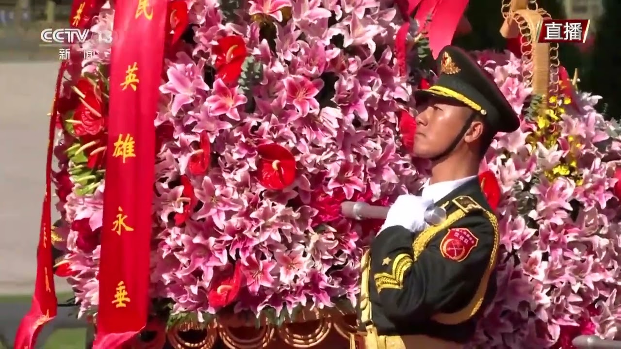 Сі Цзіньпін вшанував пам’ять народних героїв на площі Тяньаньмень у Пекіні