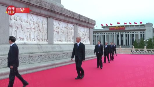 Сі Цзіньпін вшанував пам’ять полеглих народних героїв