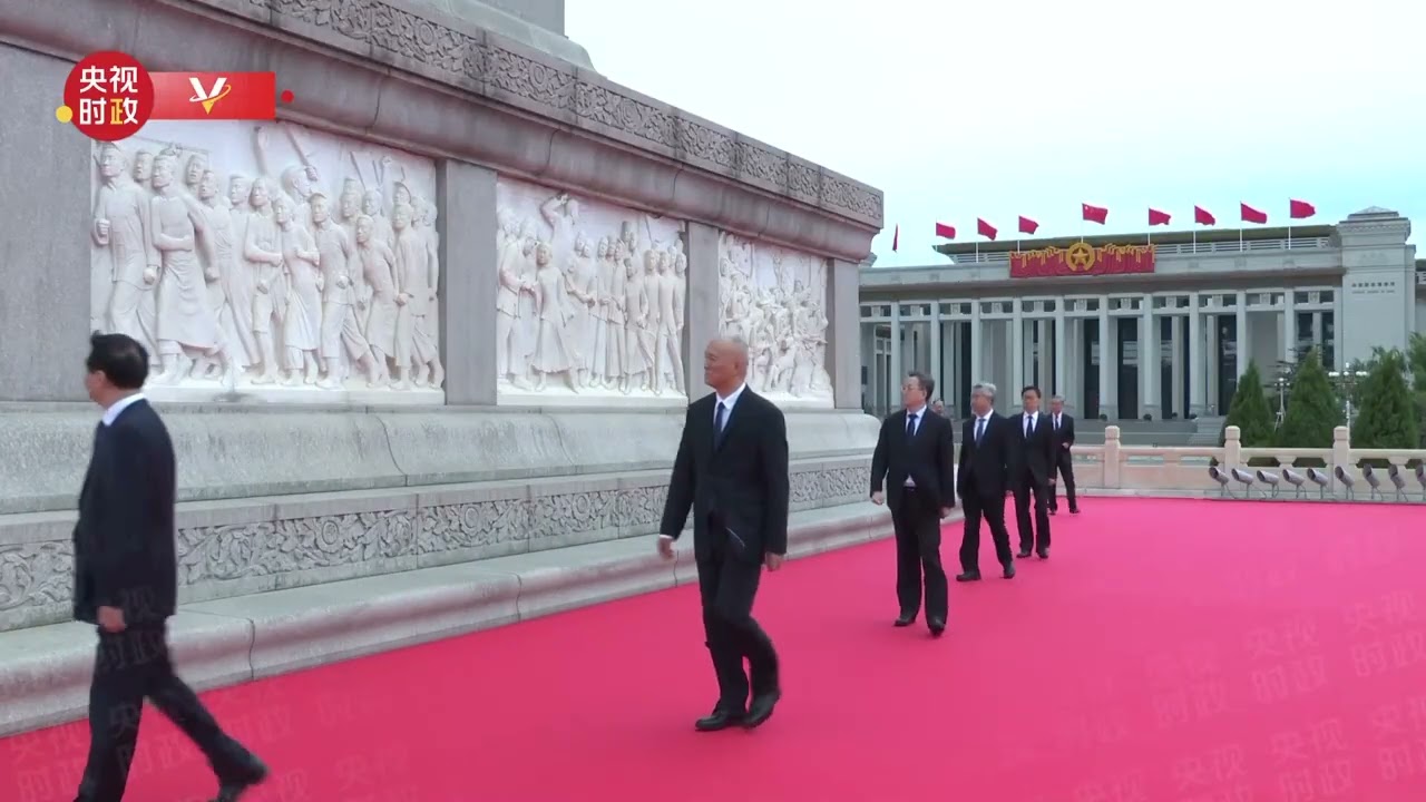 Сі Цзіньпін вшанував пам’ять полеглих народних героїв