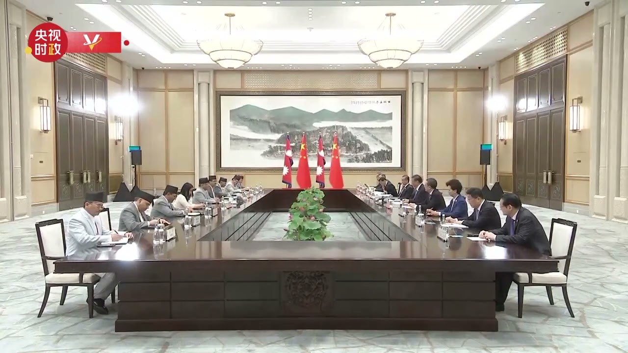 Сі Цзіньпін зустрівся з прем’єр-міністром Непалу